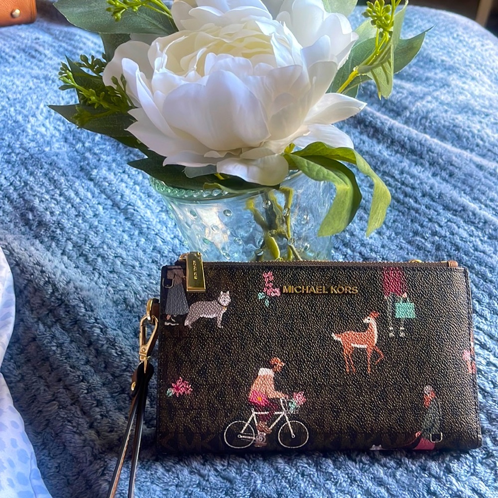 Brand New Michael Kors wallet/phone holder